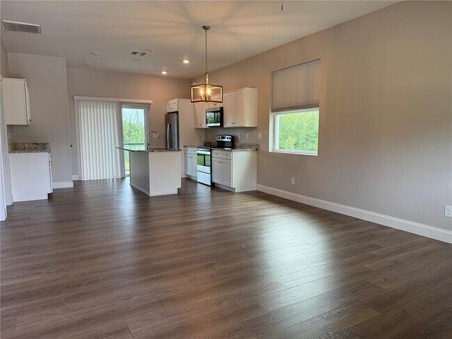 Building Photo - 10371 Kidron Ave