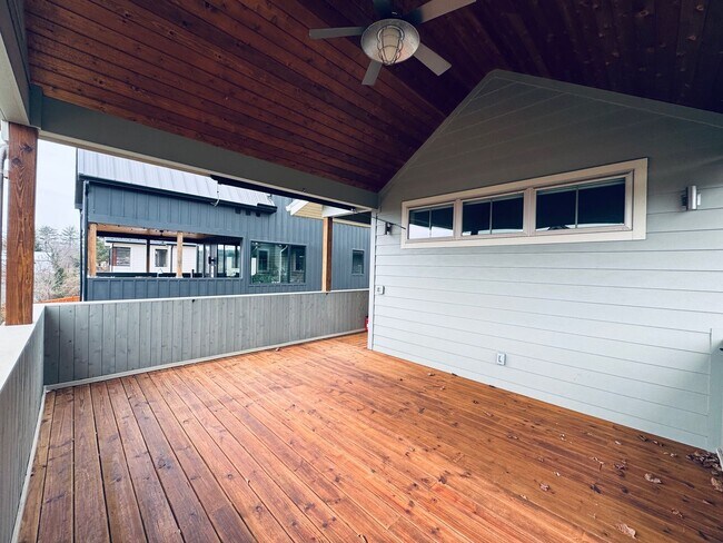 Building Photo - West AVL - Spacious, Beautiful Modern Home