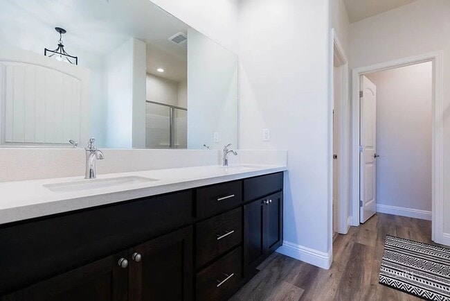 Building Photo - Charming 4-Bedroom Home with Modern Upgrad...