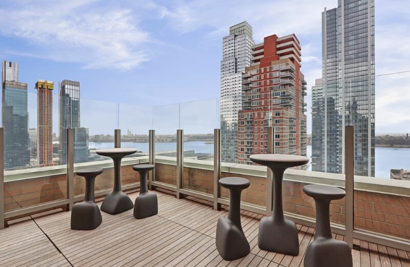 Building Photo - 520 W 43rd St