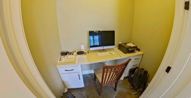 Building Photo - Cute West Side Home W/ Two Car Garage + Fenced In Yard + Rooftop Balcony! Available June 4th!