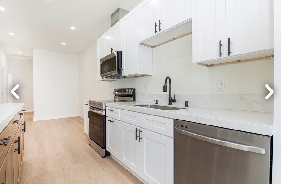 Building Photo - 2033 N Frederic St