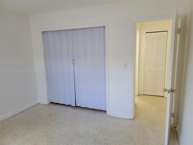 Building Photo - 3375 SW 28th St