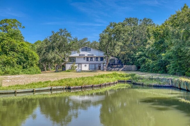 Building Photo - 4811 Soundside Dr
