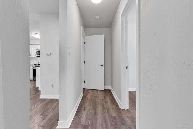 Building Photo - 1423 11th St