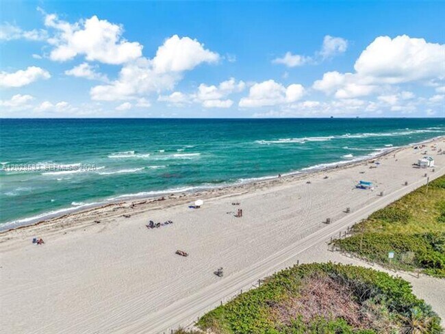 Building Photo - 7728 Collins Ave