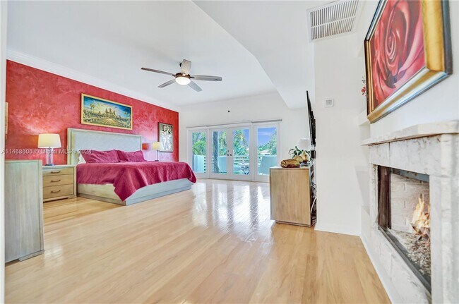 Building Photo - 1247 Seminole Dr