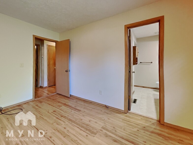 Building Photo - 3744 S Colgate Ave