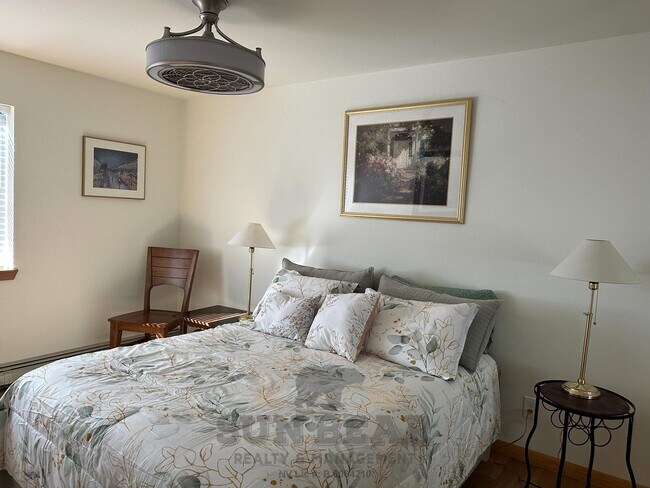 Building Photo - Adorable Condo - Perfect for Watching Suns...