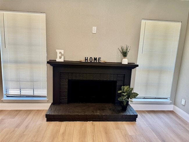 Building Photo - 4428 San Fernando Ln