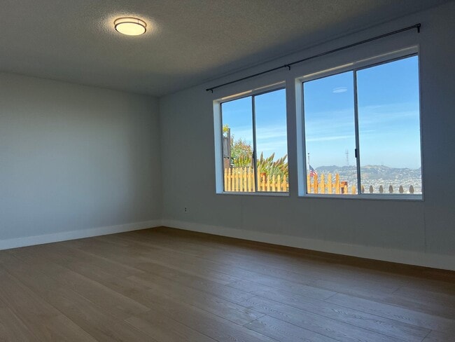 Building Photo - Daly City Home 4Bed 3 Ba