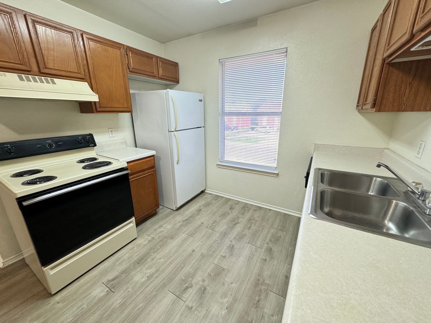 Building Photo - 1605 Benttree Dr