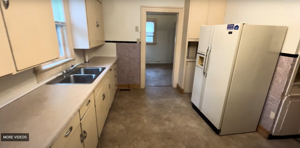 Building Photo - 1026 Oxford Ave