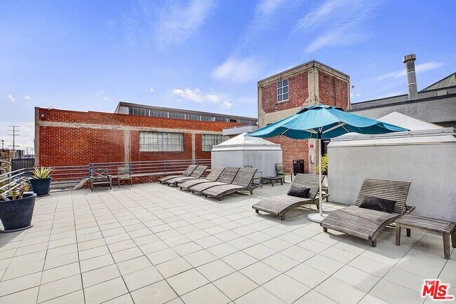 Building Photo - 500 Molino St