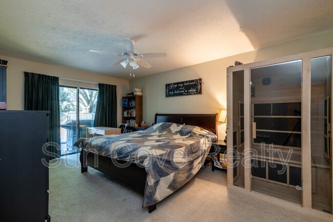 Building Photo - 915 Woodleaf Way