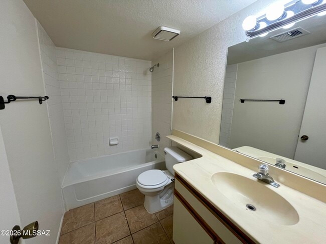 Building Photo - 1710 W Wood Bridge Ct