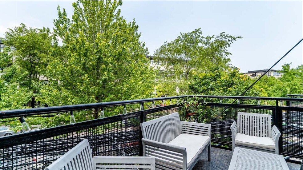 Building Photo - 1111 W 15th St