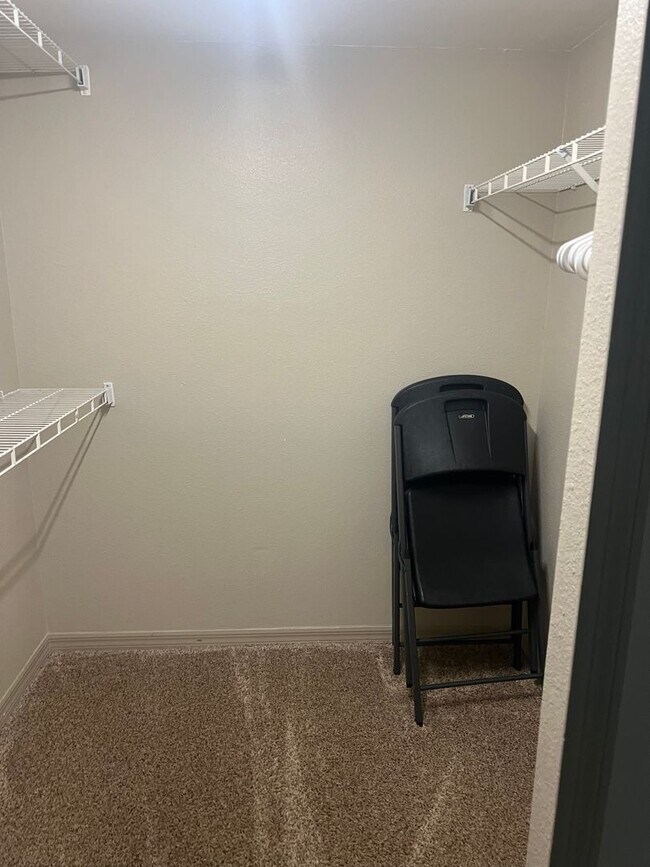 Building Photo - 2456 Sweetwater Club Cir