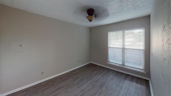 Building Photo - 2833 Kings Rd