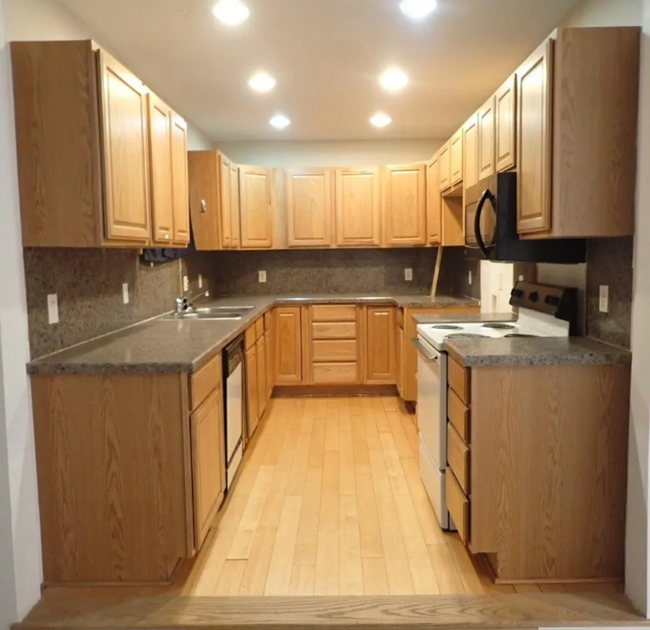 Building Photo - 3/1 NOW LEASING