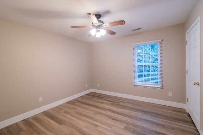 Building Photo - Cozy newly renovated 4 bedroom home on Hic...