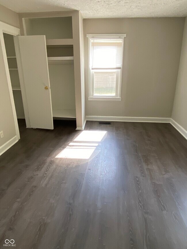 Building Photo - 2373 N Oxford St