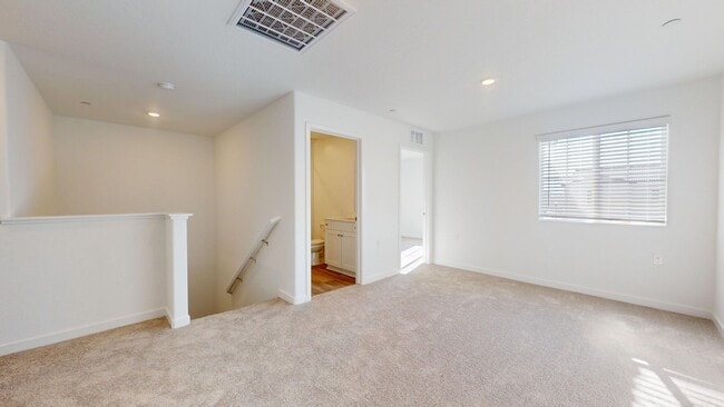 Building Photo - 4469 Buckingham Ave