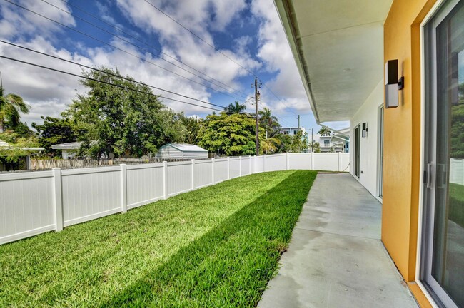 Building Photo - Single Family Home in Boca Raton