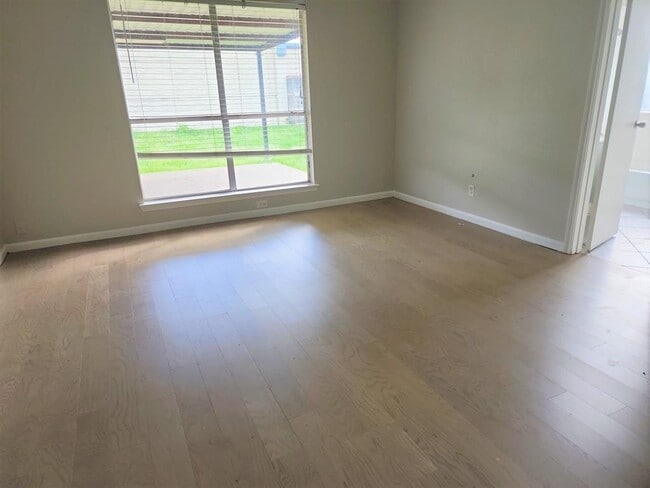 Building Photo - 16747 Starboard View Dr