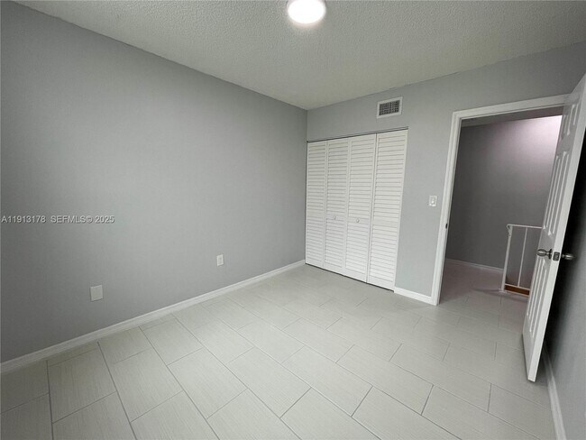 Building Photo - 3865 W 9th Ave