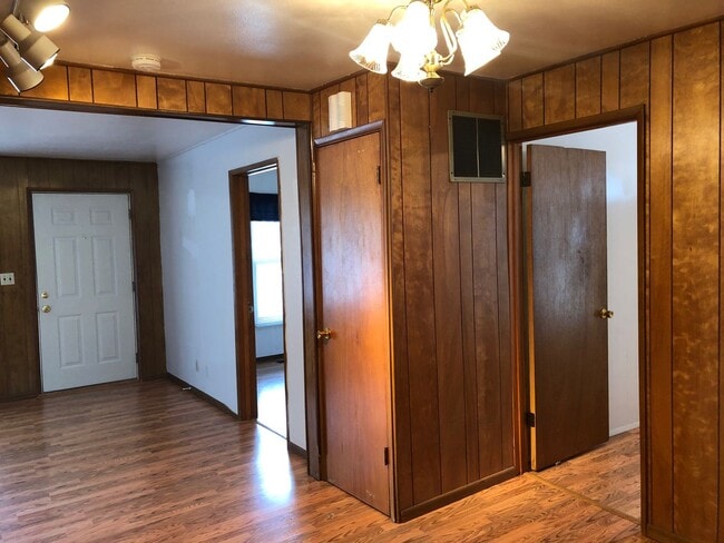 Building Photo - 2-Bedroom Single-Level House in Sherwood   $1000.00  OFF  1ST  FULL  MONTH'S  RENT