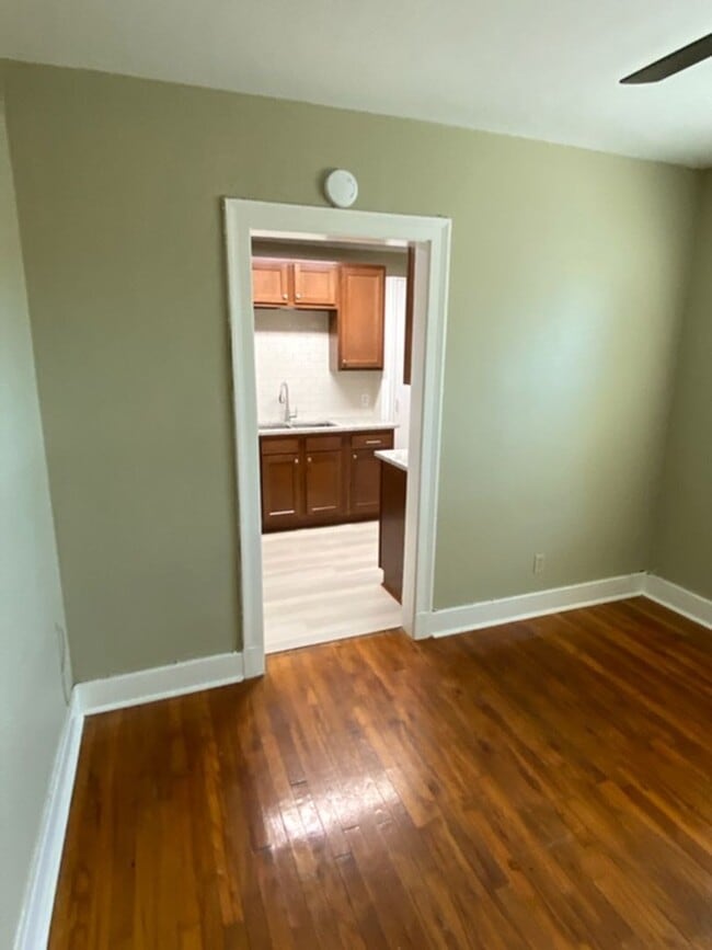 Building Photo - Great 2BR/1BA Condo Villa Rose