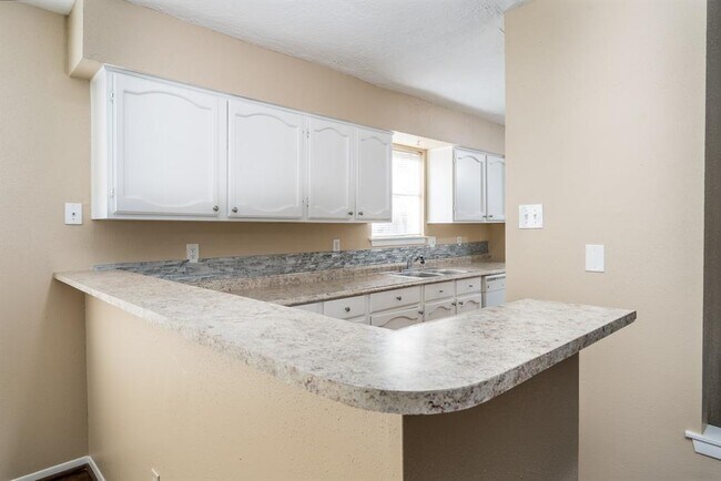 Building Photo - 9903 Cane Creek Dr