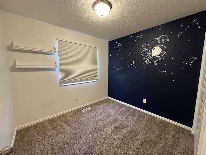 Building Photo - 775 Black Horse Dr