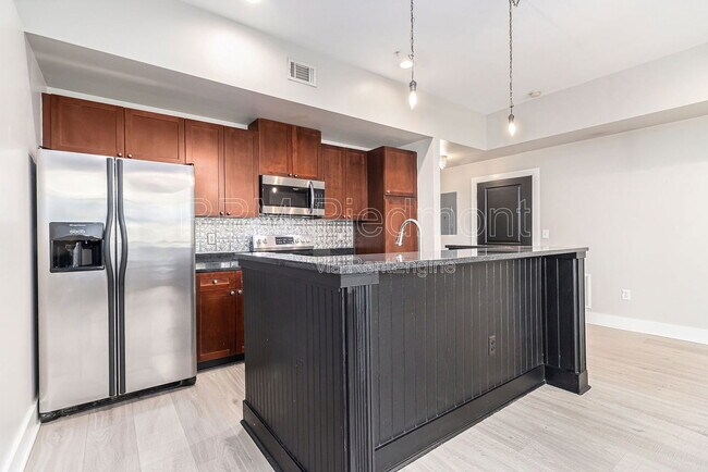 Building Photo - 925 Garrett St