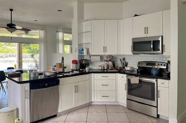 Building Photo - 4407 Laurel Ridge Cir
