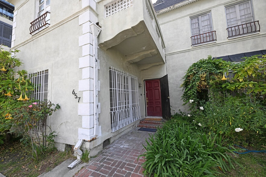 Building Photo - 657 S La Jolla Ave