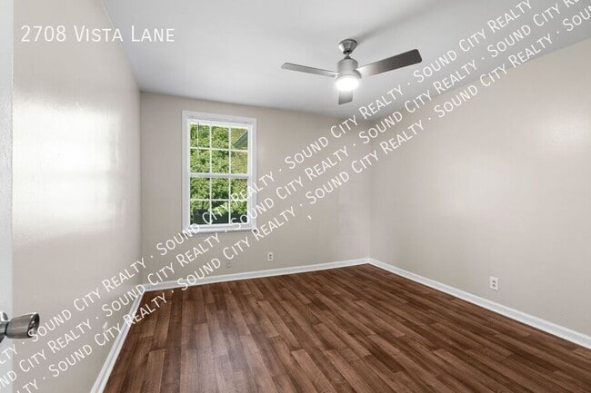 Building Photo - 2708 Vista Ln