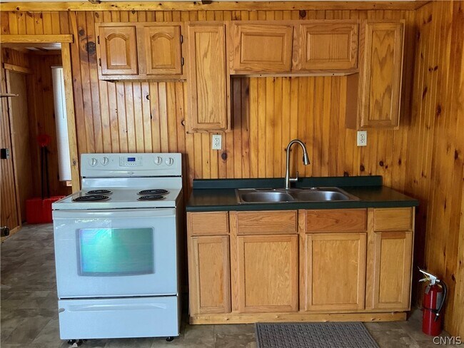 Building Photo - 377 W Main St