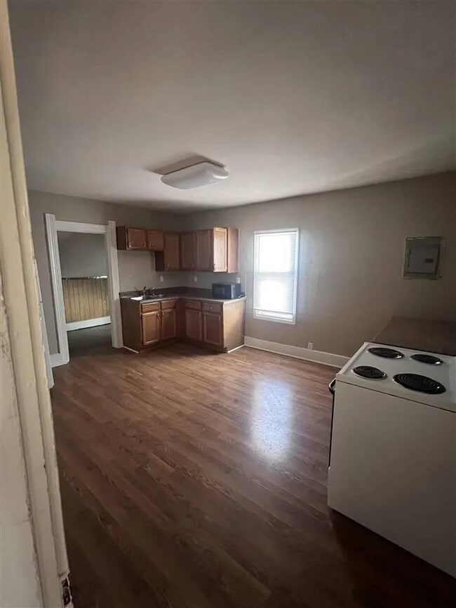 Building Photo - 2.0 bedroom in Richmond Indiana 47374