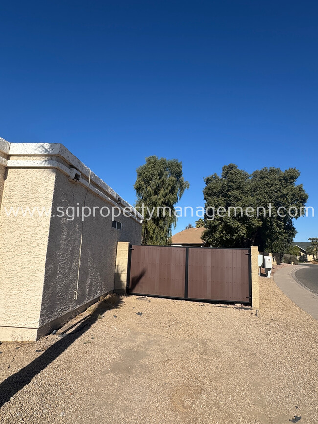 Building Photo - North Phoenix home on huge lot for rent