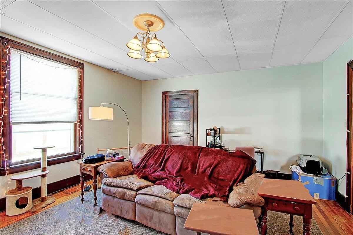Living Room - 137 E Court St