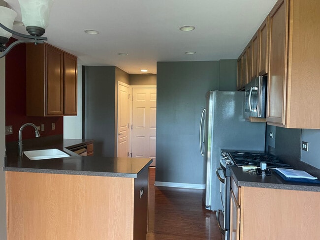 Building Photo - 615 Hawley Dr