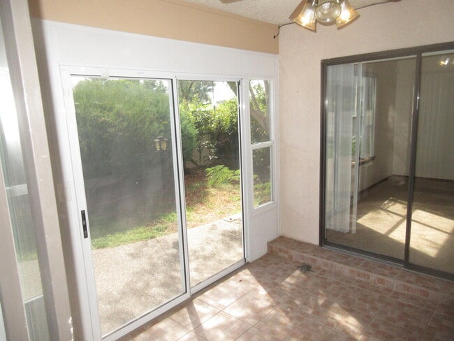 Building Photo - 6904 La Costa Dr NE