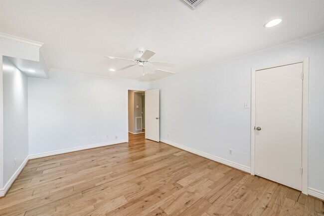 Building Photo - 4521 Acacia St