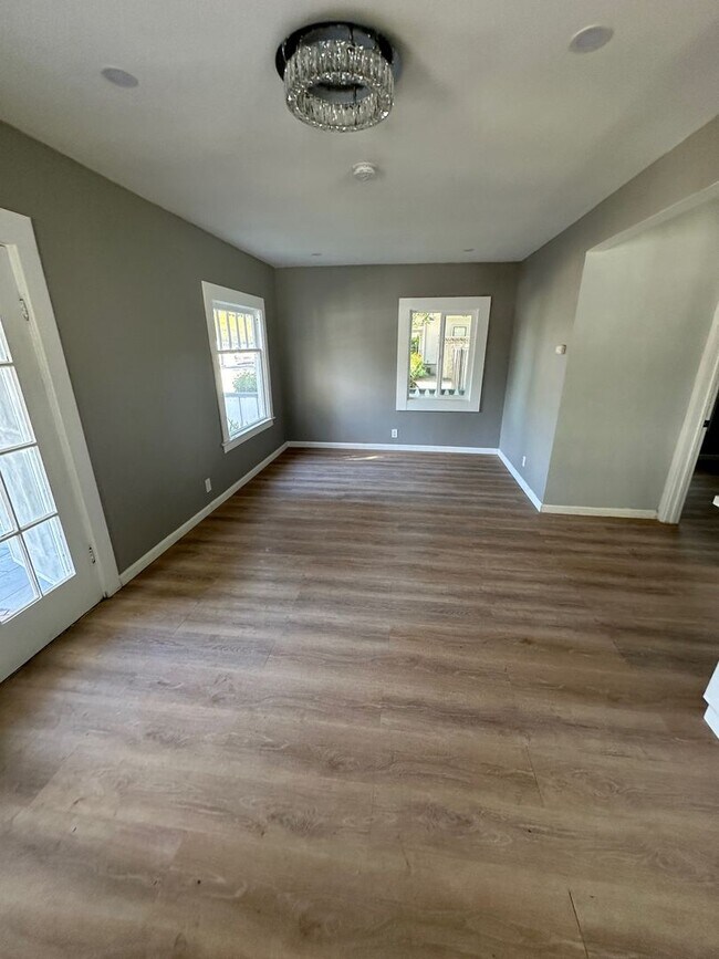 Building Photo - Cozy Santa Cruz Cottage