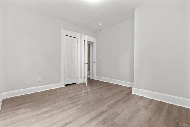 Building Photo - 260 Orchard St
