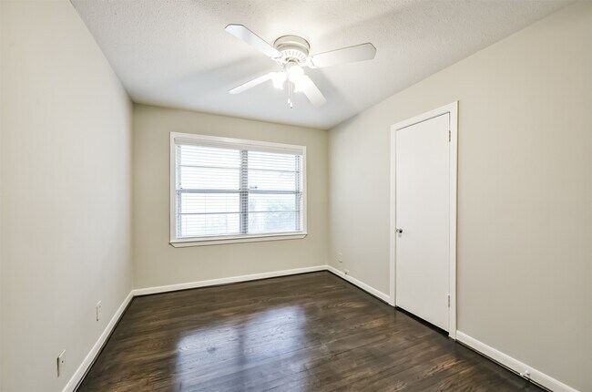 Building Photo - 4924 Palmetto St