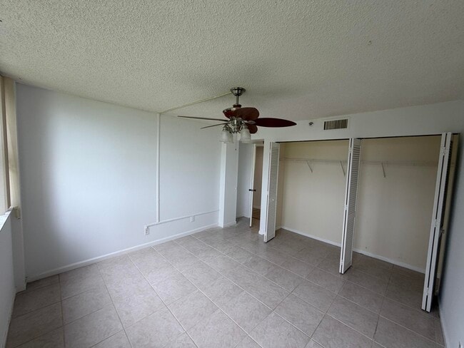 Building Photo - 6463 La Costa Dr
