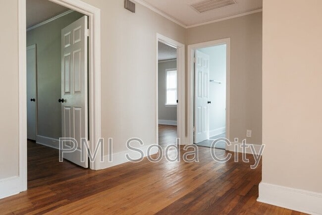 Building Photo - 5313 Randall Ave